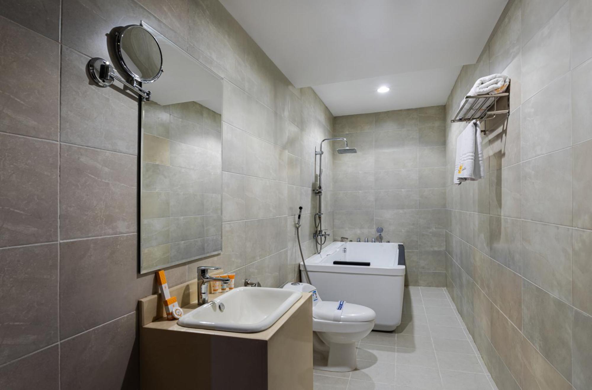 The Palace Hotel Suites Chamis Muschait Exterior foto