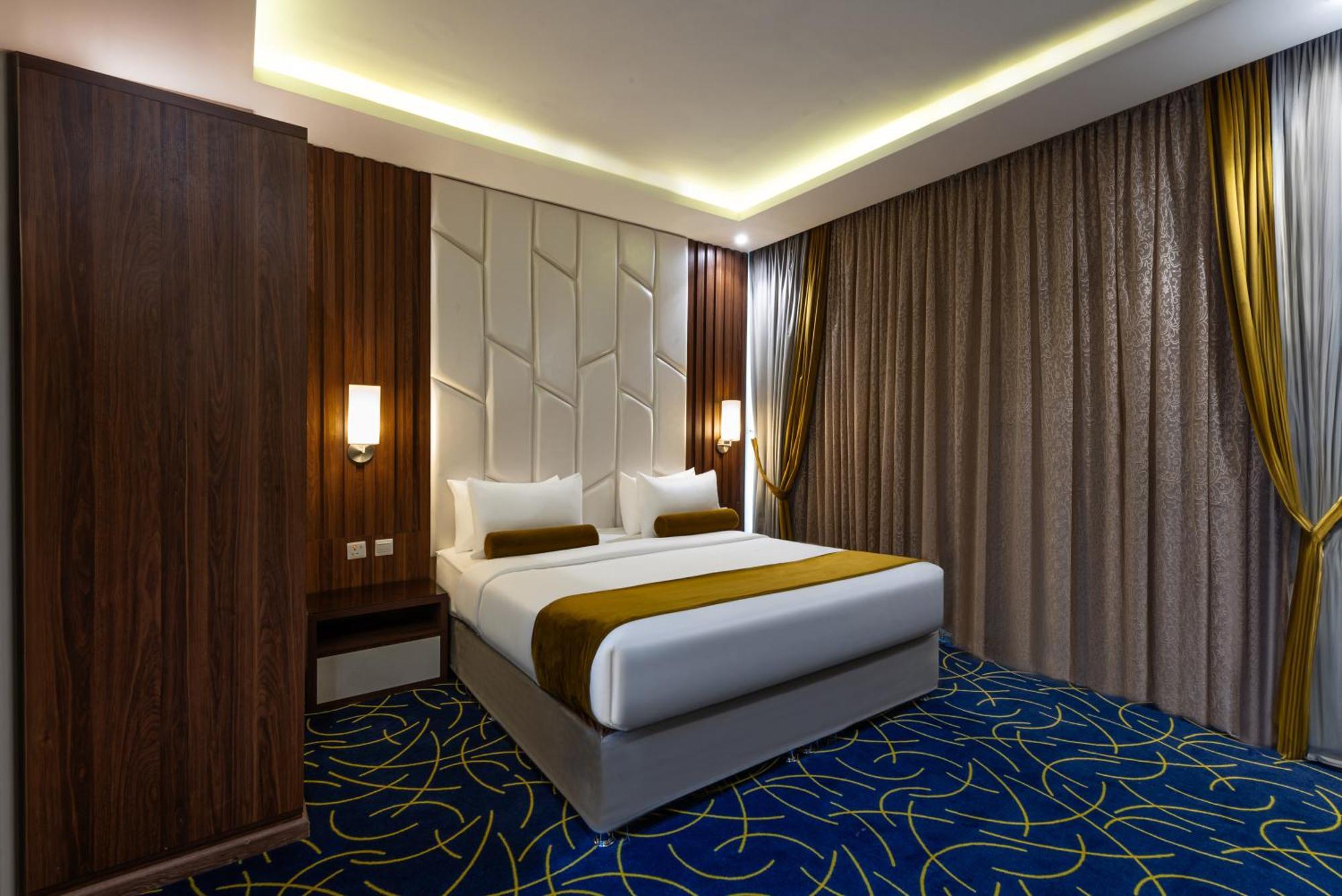 The Palace Hotel Suites Chamis Muschait Exterior foto